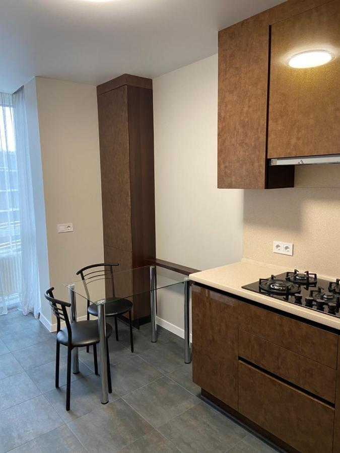 Crystal Apartaments Kiev Esterno foto