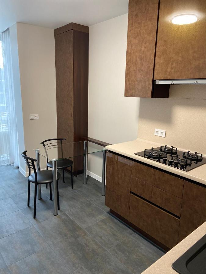 Crystal Apartaments Kiev Esterno foto